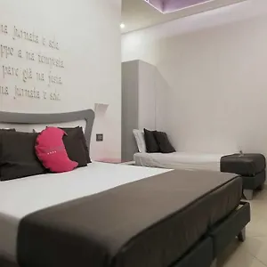 Szálloda Nunu, Nápoly